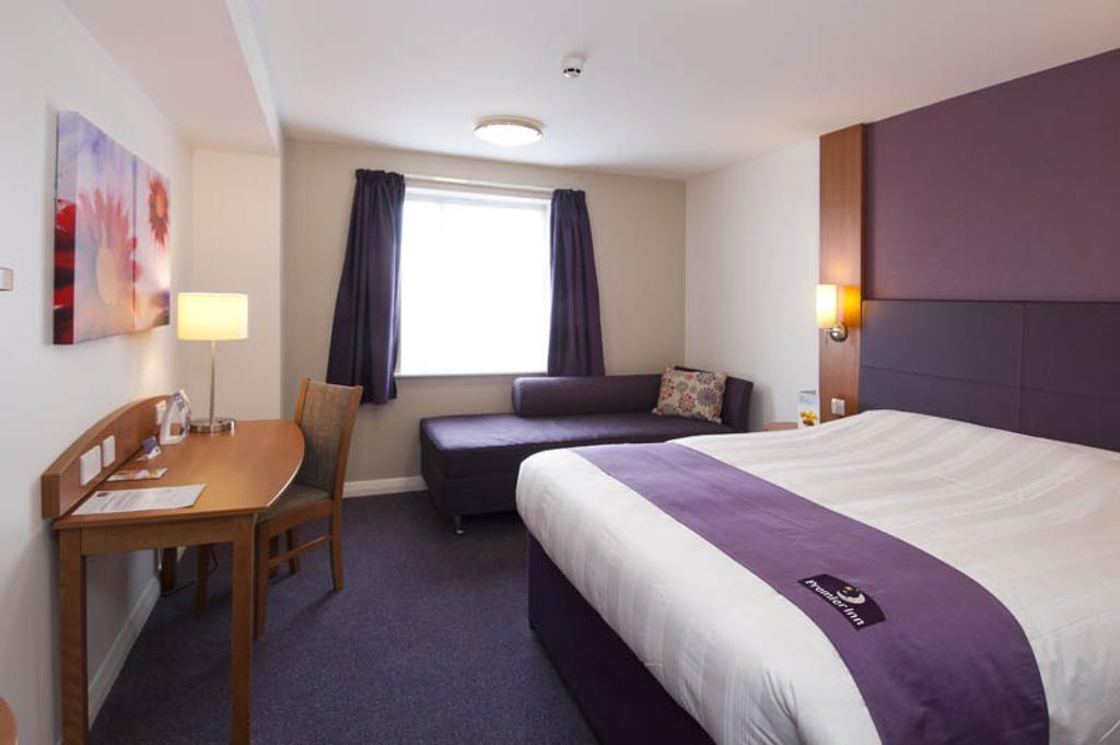 Premier Inn Derry / Londonderry Exterior photo