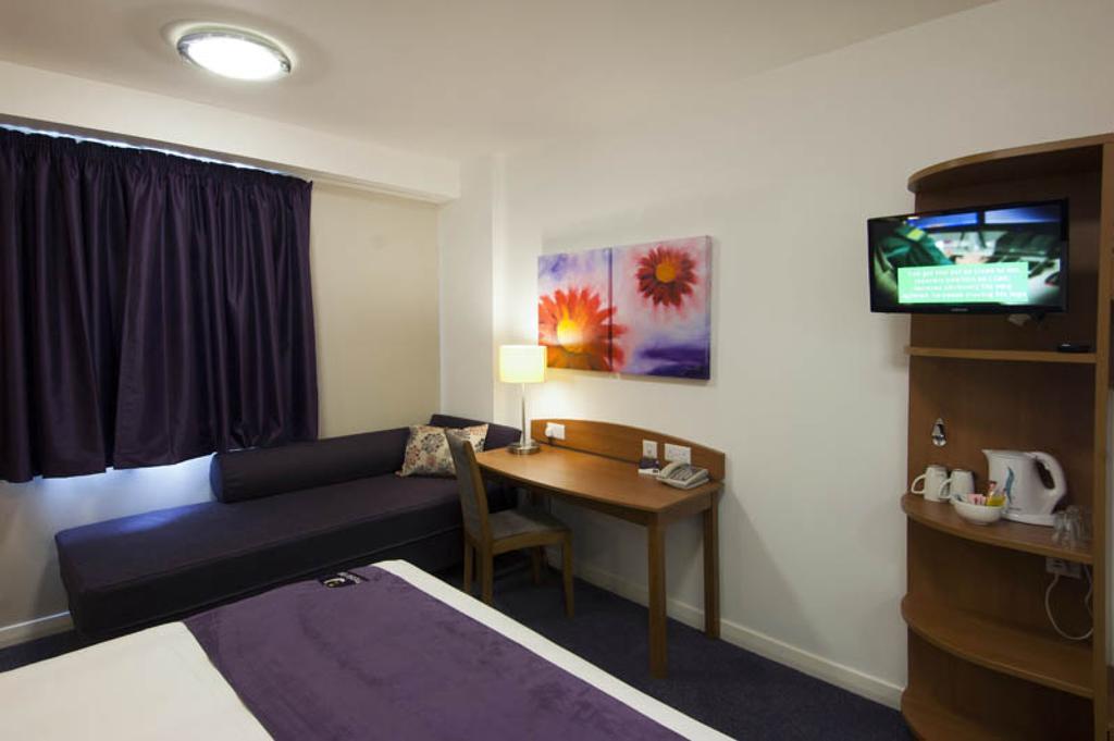 Premier Inn Derry / Londonderry Exterior photo