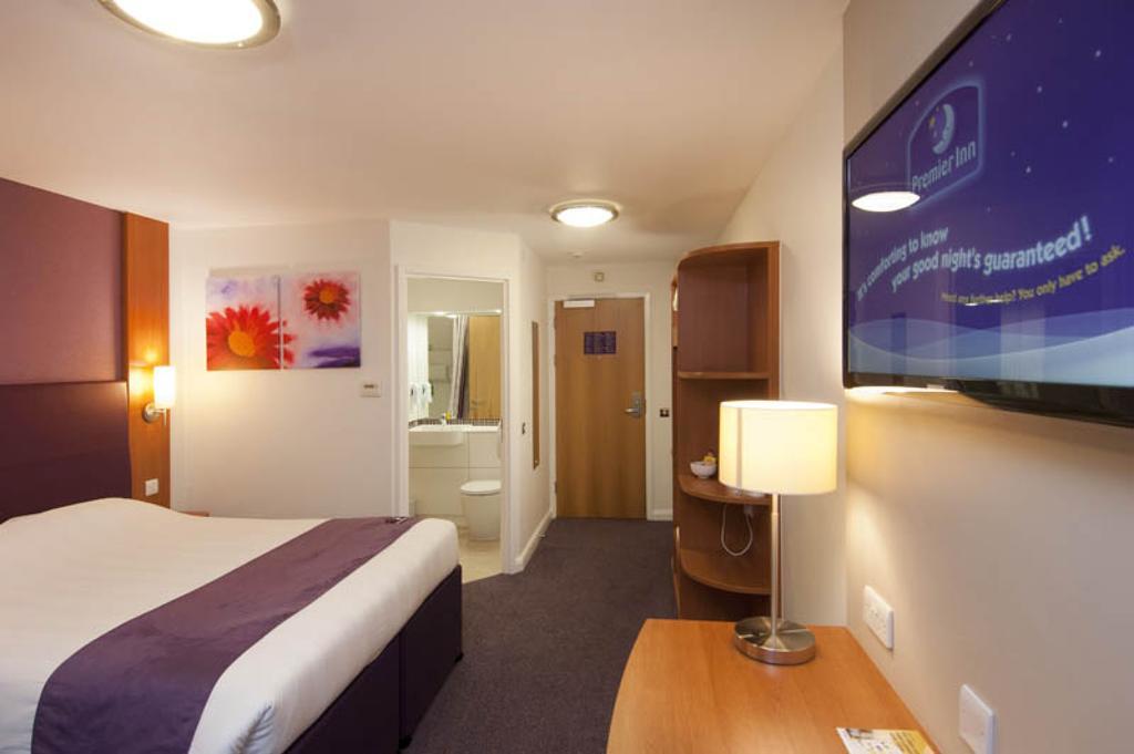 Premier Inn Derry / Londonderry Exterior photo
