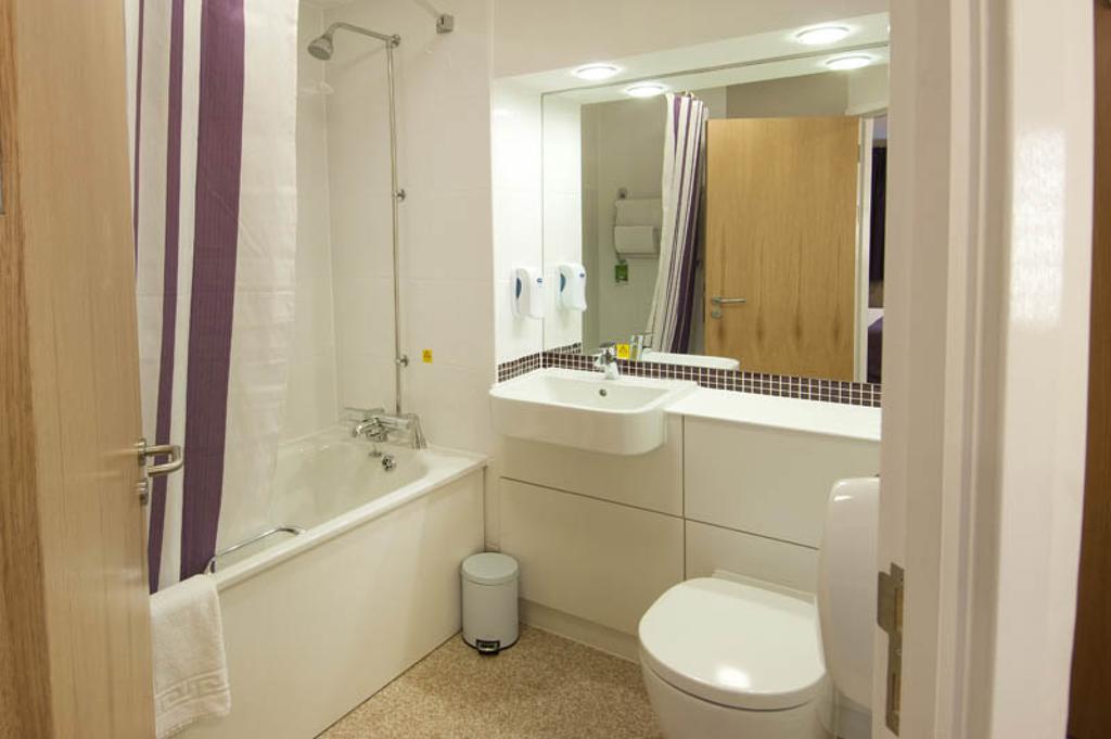 Premier Inn Derry / Londonderry Room photo